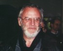 Dietmar Kamper. Historisch Antropoloog en filosoof aan de Freie Universiteit, Berlijn. Vernieuwer van de sociale wetenschappen. Gestorven in 2001.